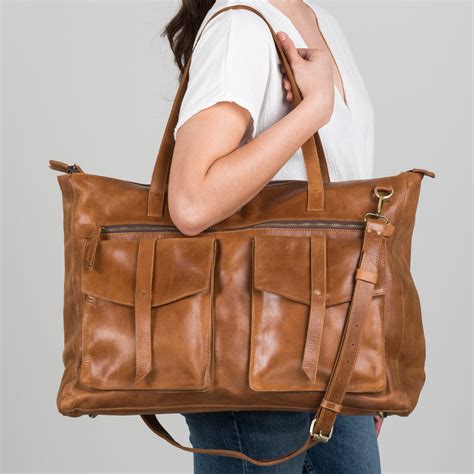 best leather weekender bag.